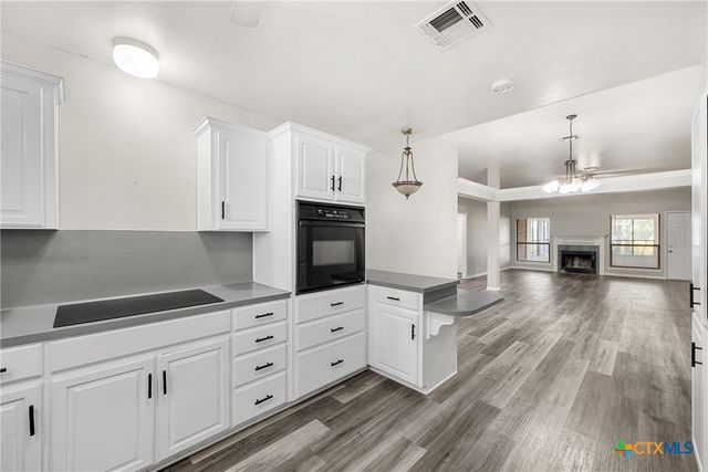 1513 Oak Park Lane, Salado, TX 76571