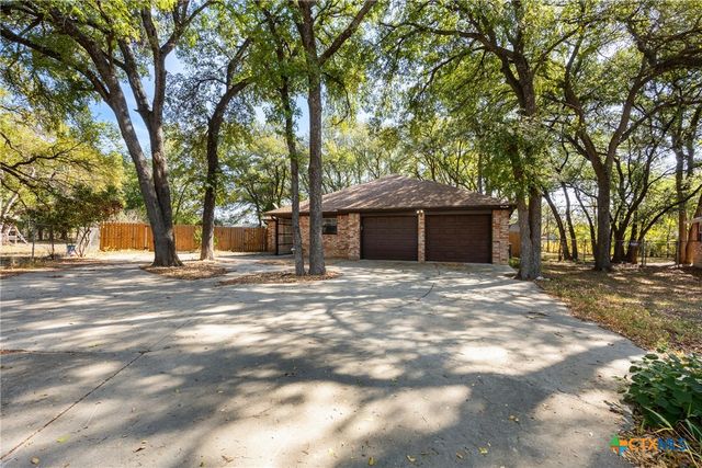 1513 Oak Park Lane, Salado, TX 76571