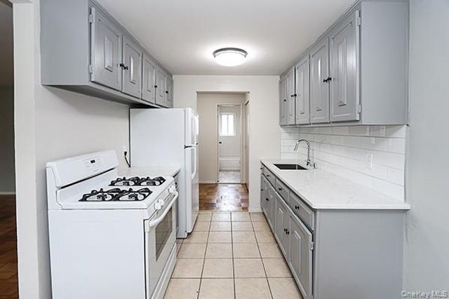 178 Jervis Avenue 178, Farmingdale, NY 11735