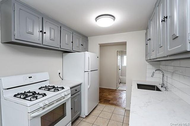 178 Jervis Avenue 178, Farmingdale, NY 11735