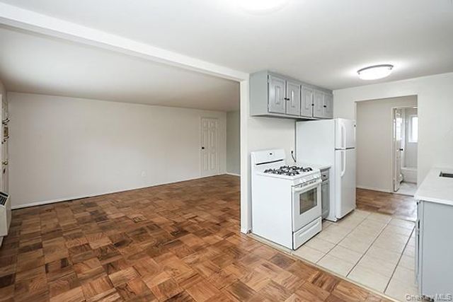 178 Jervis Avenue 178, Farmingdale, NY 11735