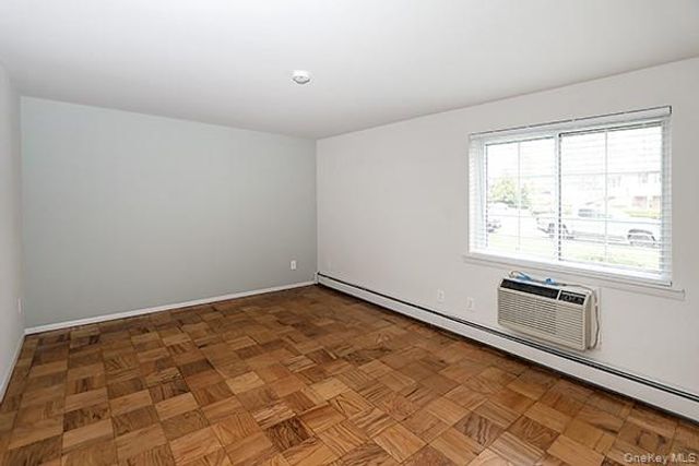 178 Jervis Avenue 178, Farmingdale, NY 11735