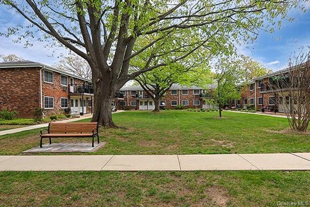 178 Jervis Avenue 178, Farmingdale, NY 11735