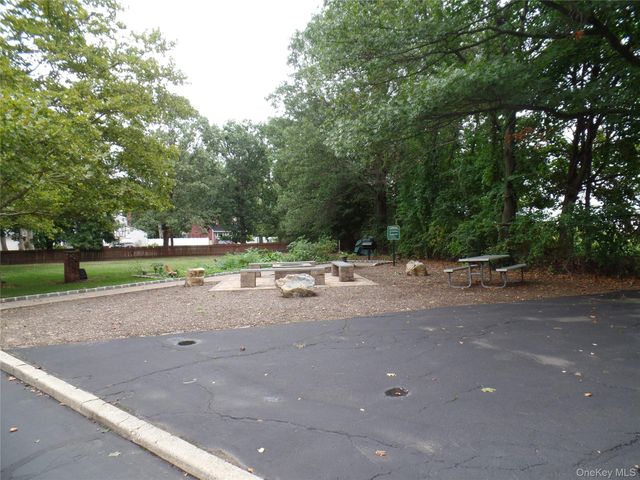 178 Jervis Avenue 178, Farmingdale, NY 11735