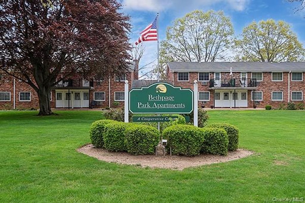178 Jervis Avenue 178, Farmingdale, NY 11735