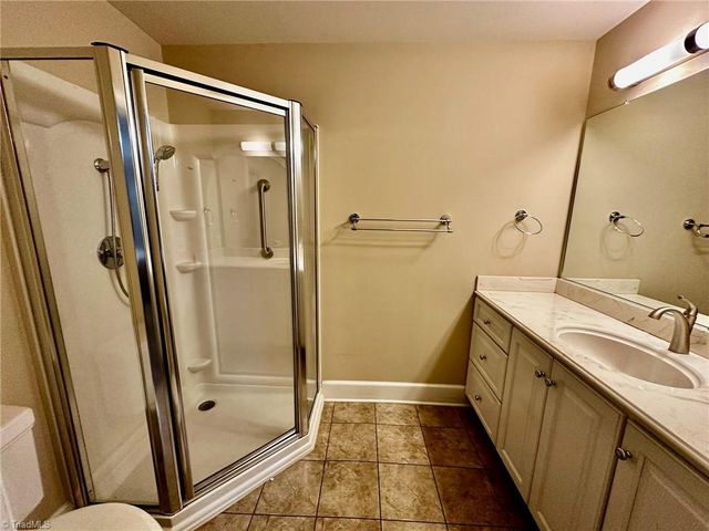 1061 N Peace Haven Road, Winston-salem, NC 27104