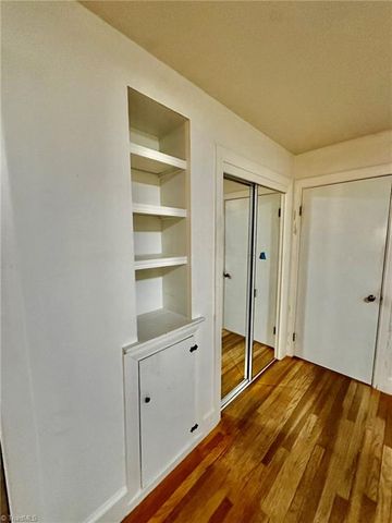 1061 N Peace Haven Road, Winston-salem, NC 27104