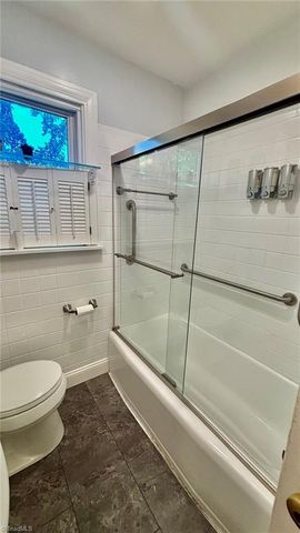 1061 N Peace Haven Road, Winston-salem, NC 27104
