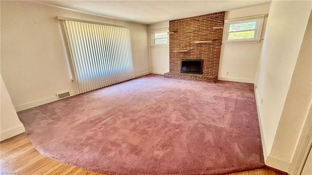 1061 N Peace Haven Road, Winston-salem, NC 27104