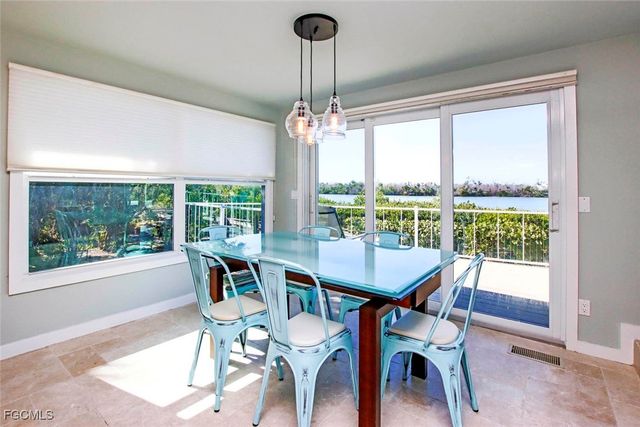 2667 Coconut DR, Sanibel, FL 33957