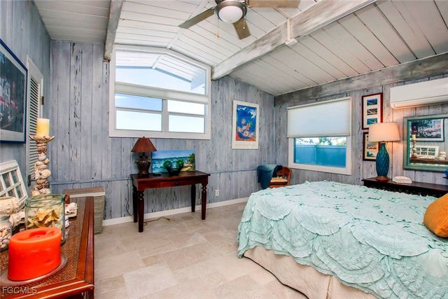 2667 Coconut DR, Sanibel, FL 33957