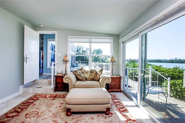 2667 Coconut DR, Sanibel, FL 33957