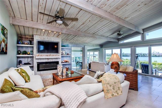 2667 Coconut DR, Sanibel, FL 33957
