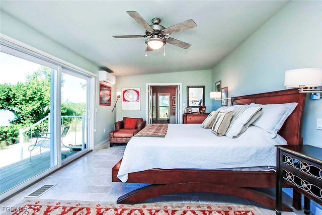 2667 Coconut DR, Sanibel, FL 33957