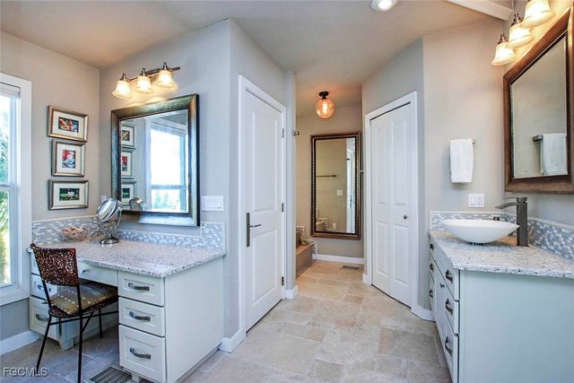 2667 Coconut DR, Sanibel, FL 33957
