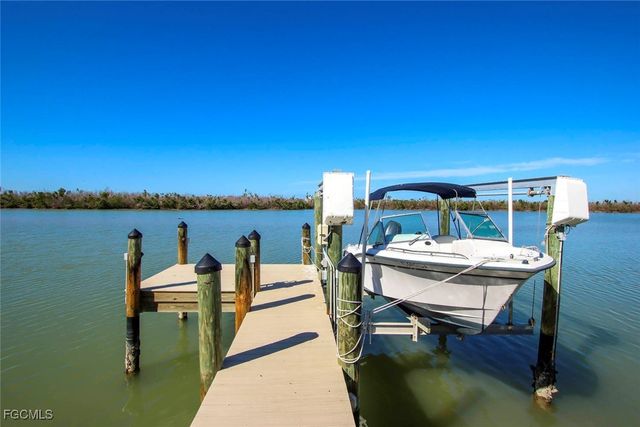 2667 Coconut DR, Sanibel, FL 33957