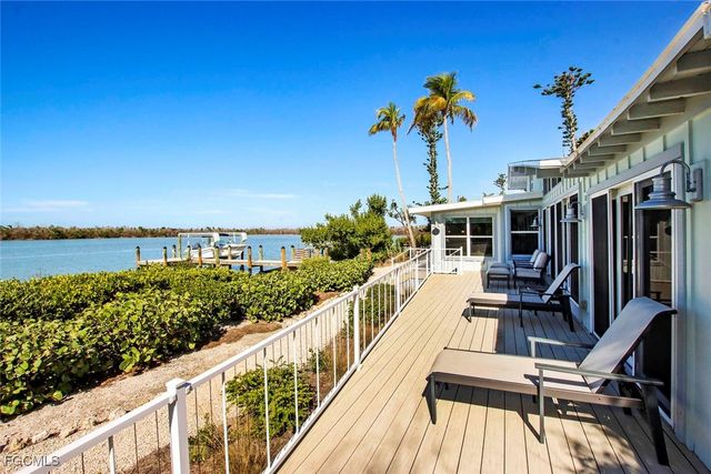 2667 Coconut DR, Sanibel, FL 33957