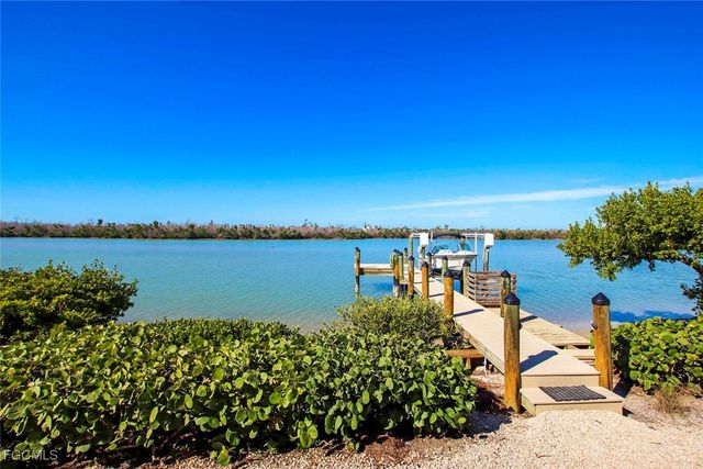2667 Coconut DR, Sanibel, FL 33957