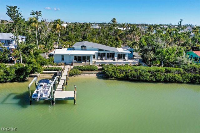 2667 Coconut DR, Sanibel, FL 33957