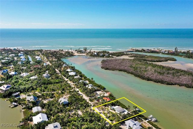 2667 Coconut DR, Sanibel, FL 33957