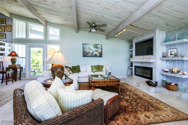 2667 Coconut DR, Sanibel, FL 33957