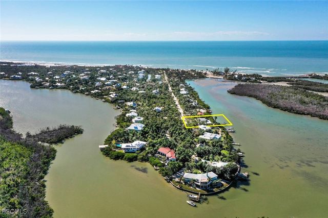 2667 Coconut DR, Sanibel, FL 33957