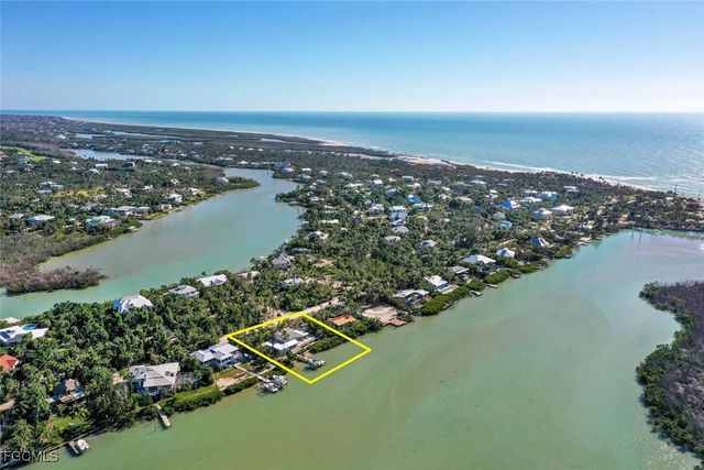 2667 Coconut DR, Sanibel, FL 33957