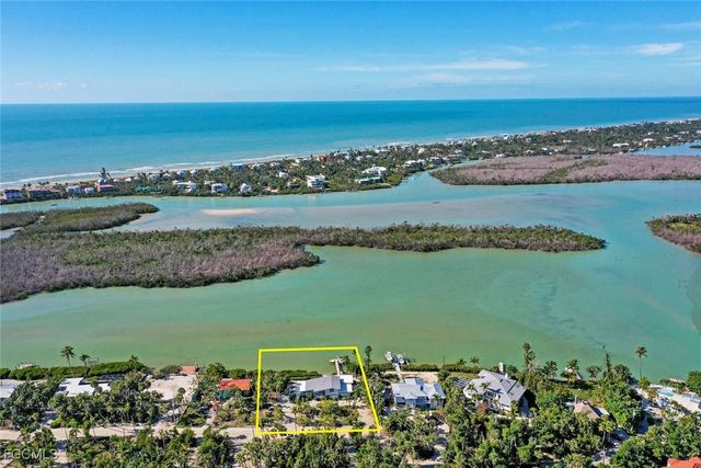 2667 Coconut DR, Sanibel, FL 33957