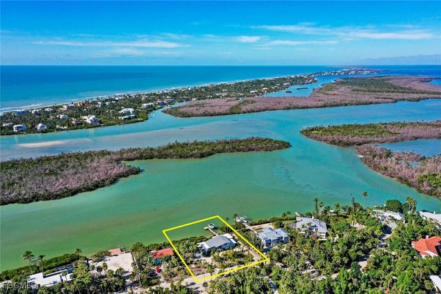 2667 Coconut DR, Sanibel, FL 33957