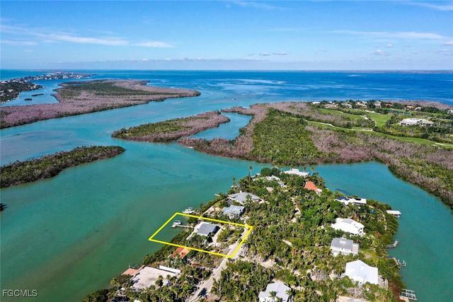 2667 Coconut DR, Sanibel, FL 33957