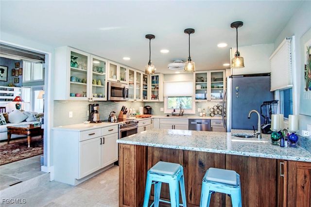 2667 Coconut DR, Sanibel, FL 33957