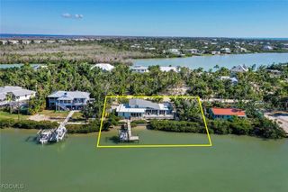 2667 Coconut DR, Sanibel, FL 33957