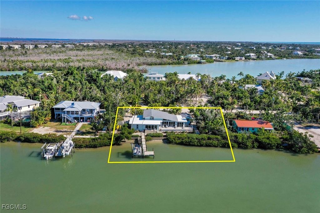2667 Coconut DR, Sanibel, FL 33957