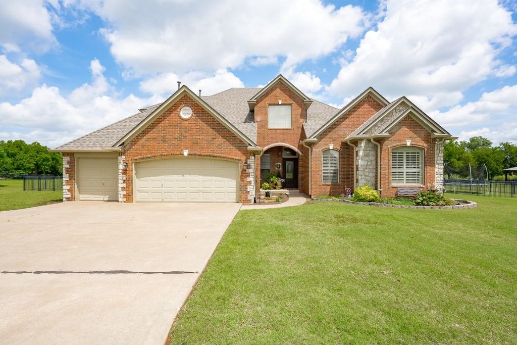1926 Eagle Lane, Perry, OK 73077