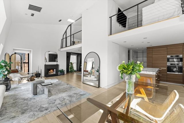 201 Newbury St 506, Boston, MA 02116
