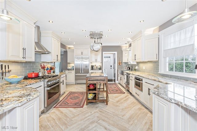 3006 Montgomery Road, Shaker Heights, OH 44122