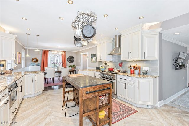 3006 Montgomery Road, Shaker Heights, OH 44122