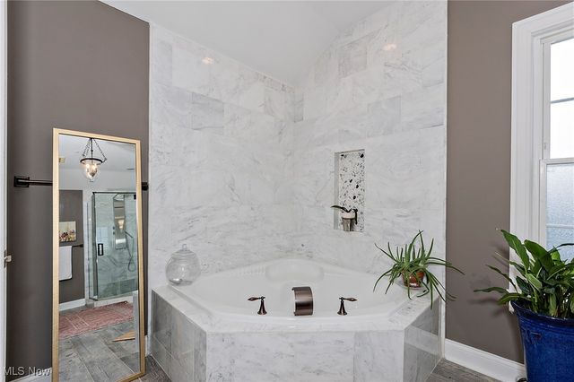 3006 Montgomery Road, Shaker Heights, OH 44122