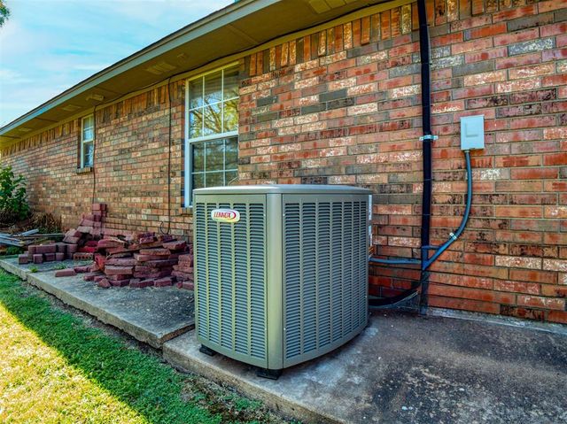 107 NW valleybrook, Lawton, OK 73505