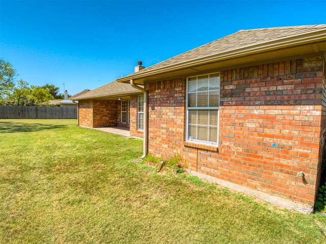 107 NW valleybrook, Lawton, OK 73505