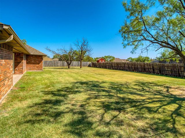 107 NW valleybrook, Lawton, OK 73505