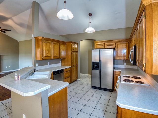 107 NW valleybrook, Lawton, OK 73505