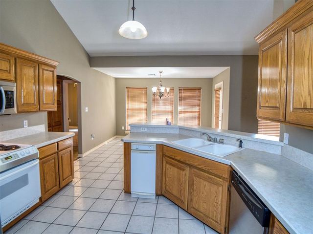 107 NW valleybrook, Lawton, OK 73505