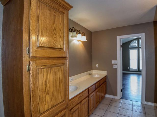 107 NW valleybrook, Lawton, OK 73505