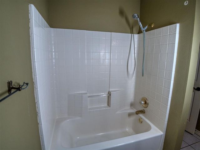 107 NW valleybrook, Lawton, OK 73505