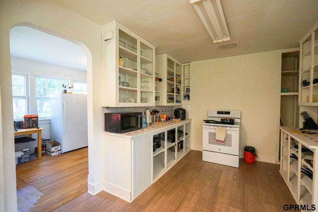 7717 N 39th Street, Omaha, NE 68112