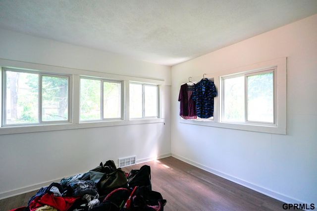 7717 N 39th Street, Omaha, NE 68112