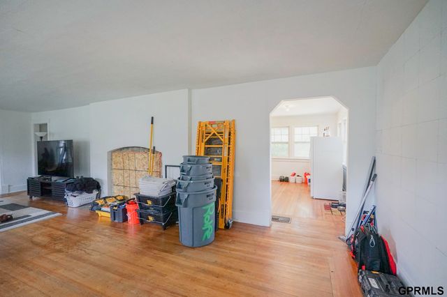 7717 N 39th Street, Omaha, NE 68112