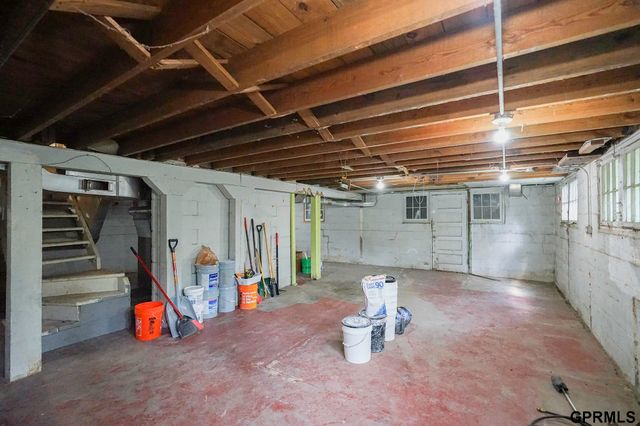 7717 N 39th Street, Omaha, NE 68112