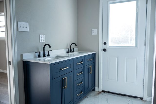 1001 Neely Ave, Midland, TX 79705